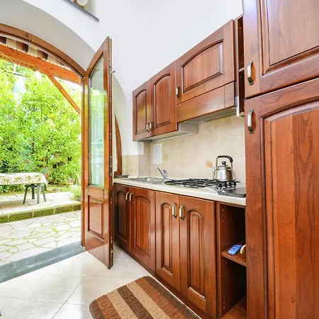 Holiday home Luxurious Mansion In With Garden