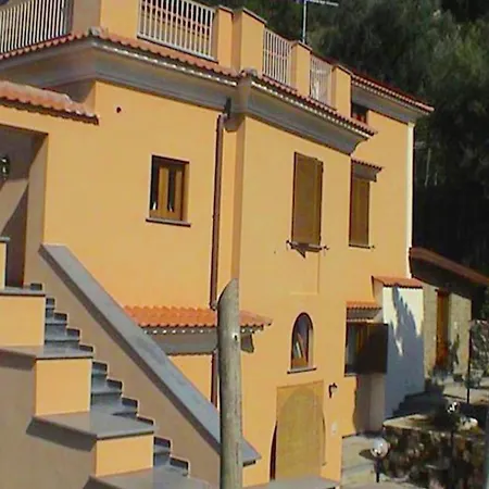 Holiday home Luxurious Mansion In With Garden