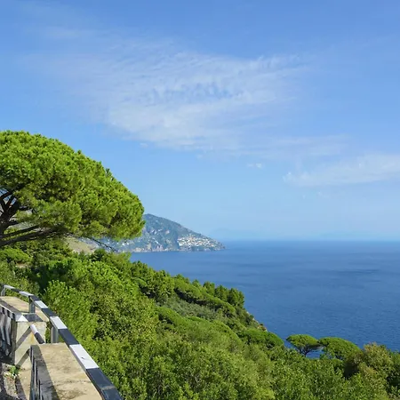 Holiday home Luxurious Mansion In With Garden