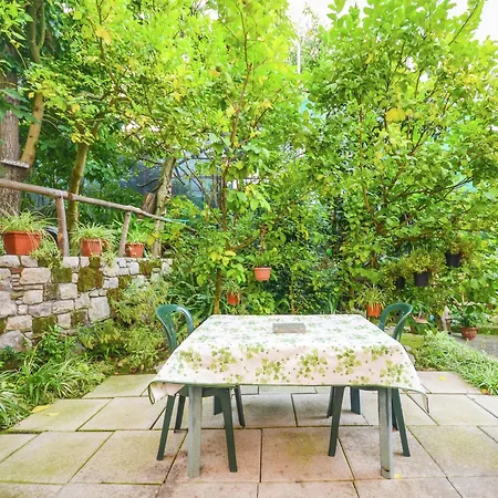 Holiday home Luxurious Mansion In With Garden